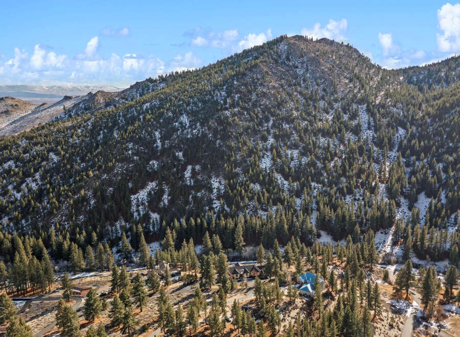 House in Carson Colony - Image 4