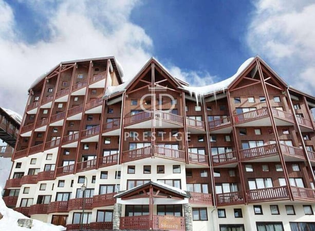 House in Les Belleville - view 1