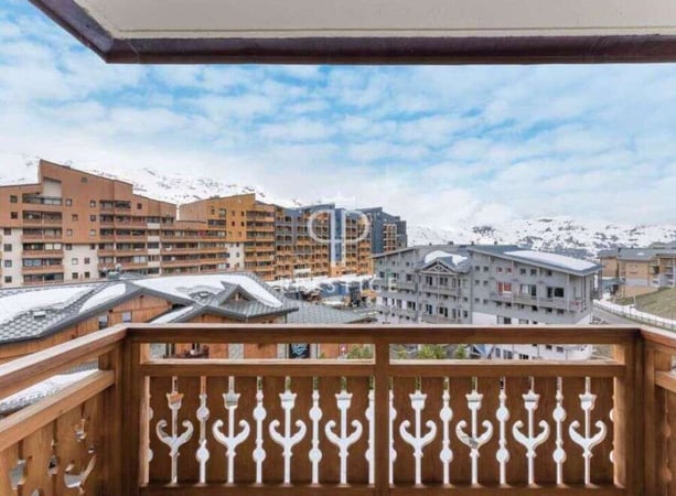 House in Les Belleville - view 1