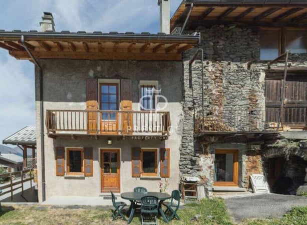 House in Les Belleville - view 1