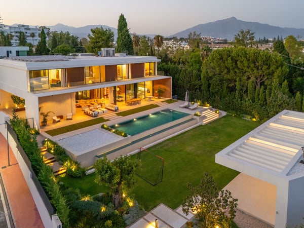 Villa in Guadalmina - view 1