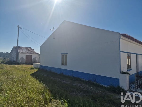 House in Bordeira - view 1