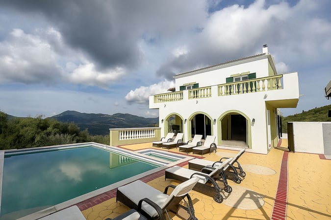 Villa in Mesongi - view 1