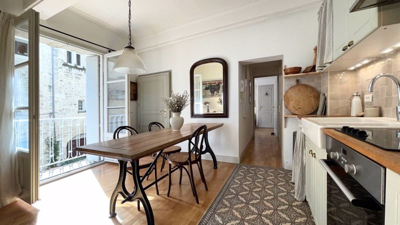 Apartment in Uzes - view 1