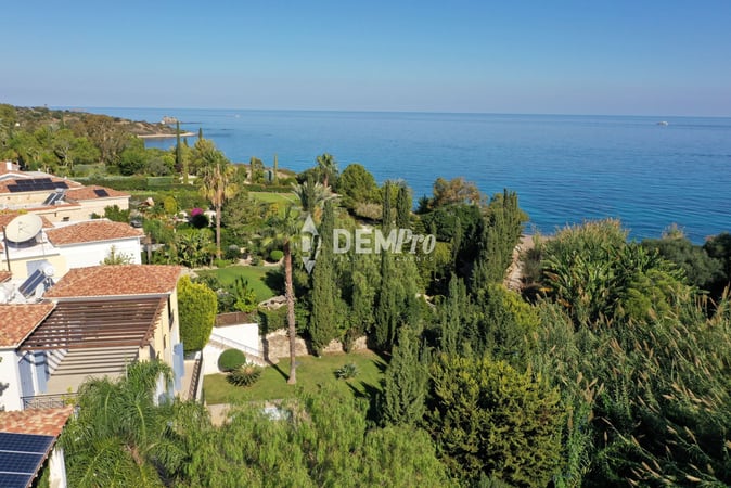 Villa in Lakki - view 1