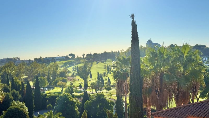 Apartment in Benahavis - view 1