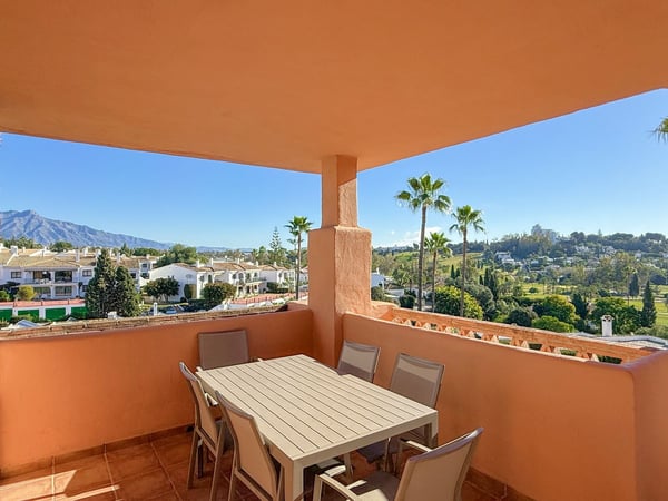 Apartment in Benahavis - view 1
