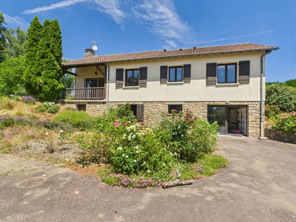 House in Champniers-et-Reilhac - view 1