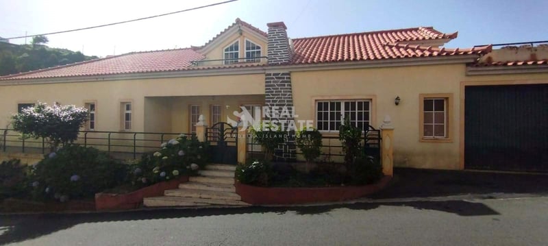 Villa in Ponta do Sol - view 1