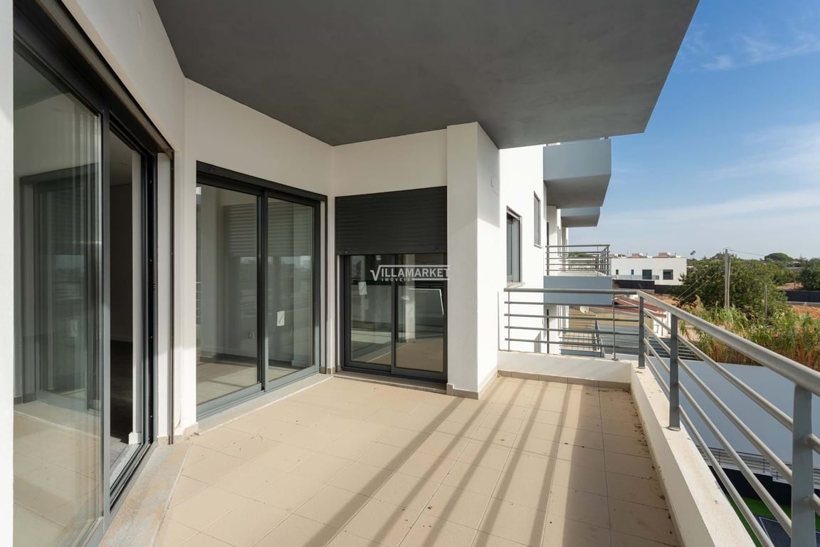 Apartment in Quelfes - Image 3
