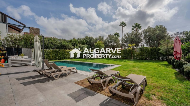 Villa in Escanxinhas - view 1