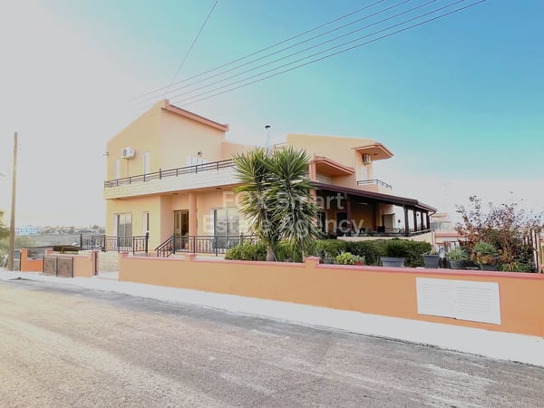 House in Palaiometocho - view 1