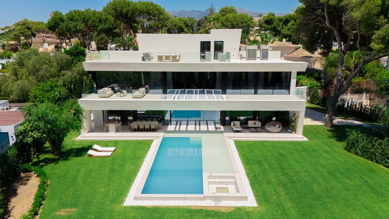 Villa in Marbella Del Este - view 1