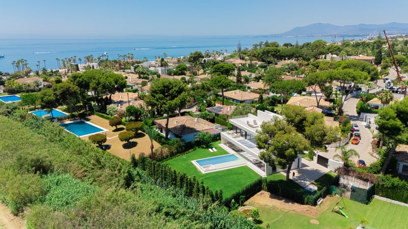 Villa in Marbella Del Este - view 1