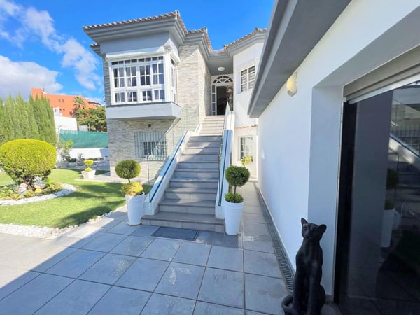 Villa in Casares - view 1