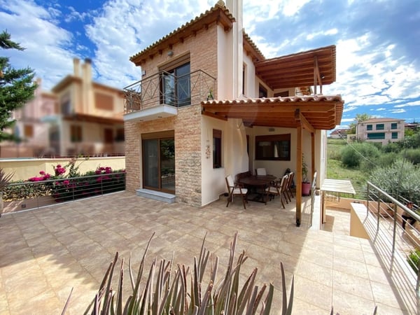 Villa in Lefkakia - view 1