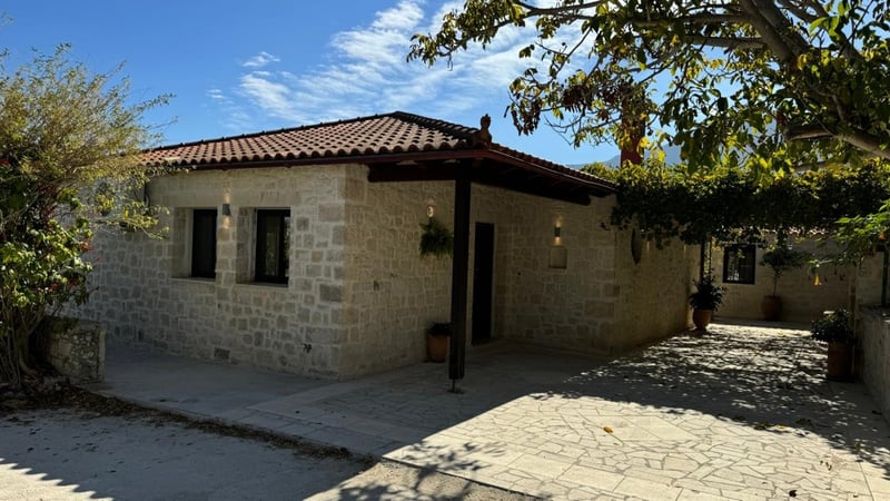 Villa in Kournas - view 1