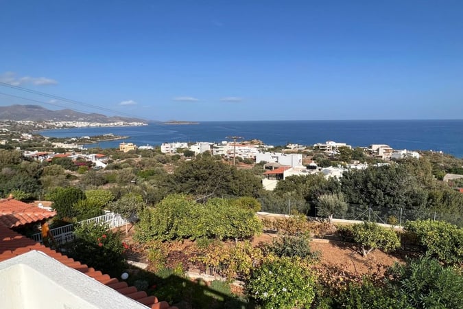 House in Agios Nikolaos - view 1
