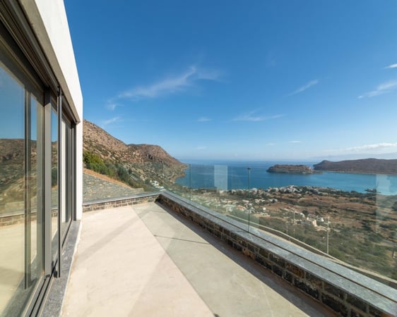 House in Agios Nikolaos - view 1