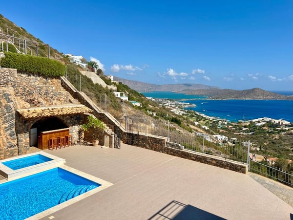 House in Agios Nikolaos - view 1