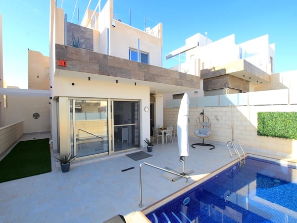 Villa in Urbanizacion los Balcones - view 1