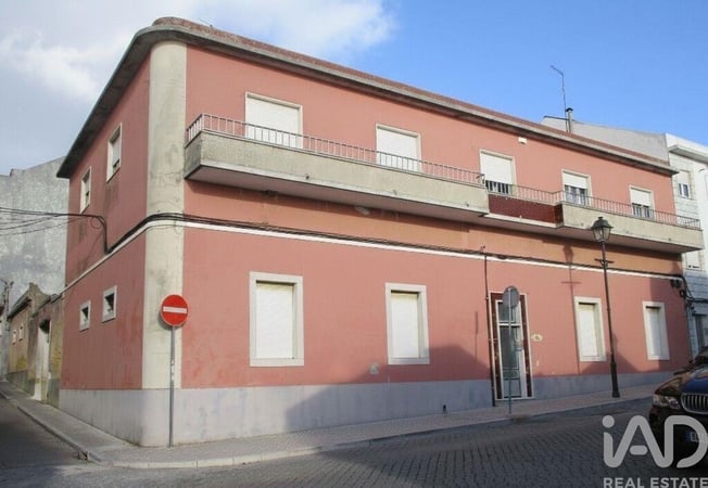 House in Palmela - view 1