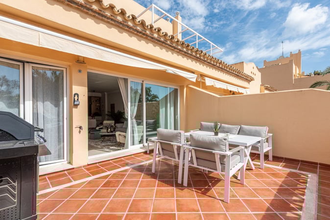 Apartment in Elviria - view 1