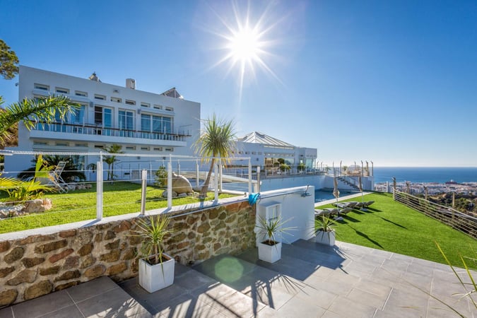 Villa in Estepona - view 1