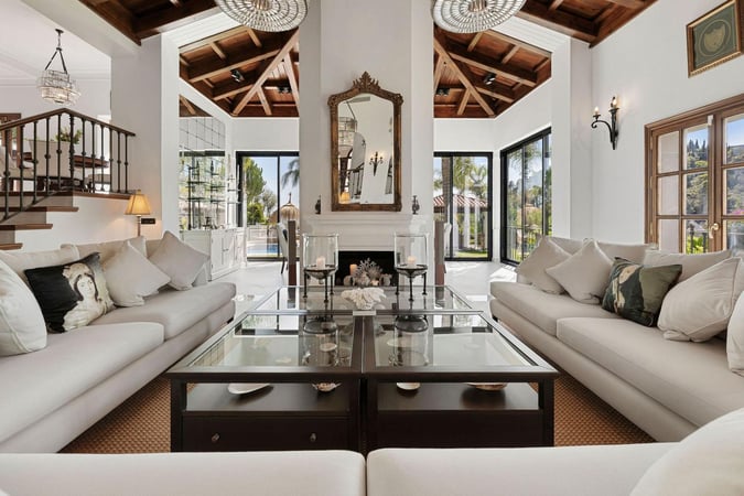 Villa in Urbanizacion la Heredia - view 1