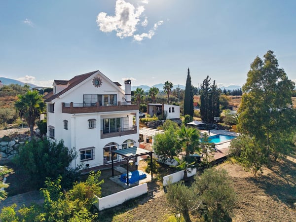 Villa in Alhaurin el Grande - view 1