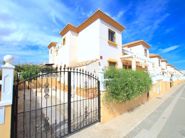 House in La Zenia - view 1