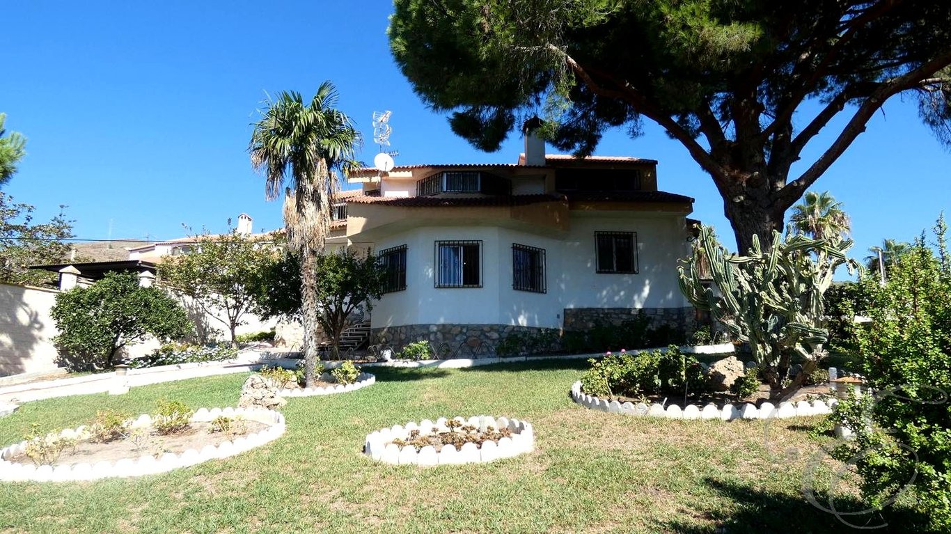 Villa in Lobres