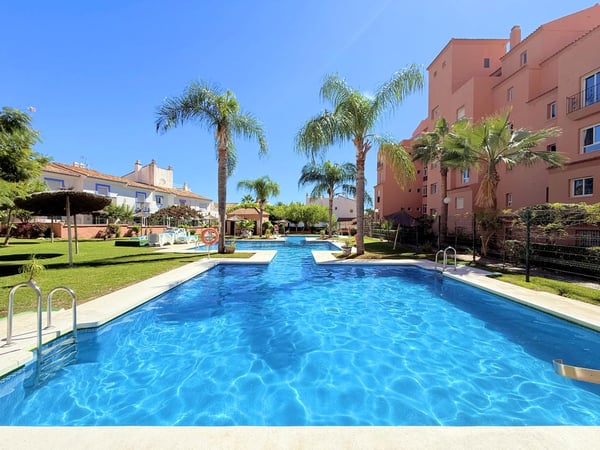 Apartment in La Duquesa - view 1