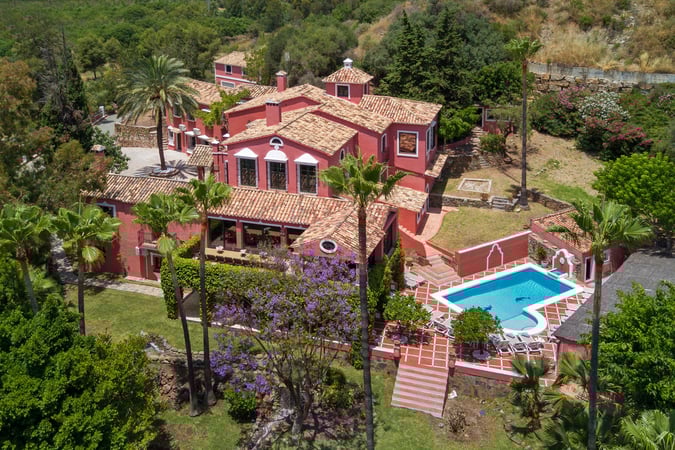 Villa in Benahavis - view 1