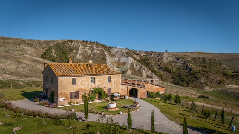 House in Asciano - view 1