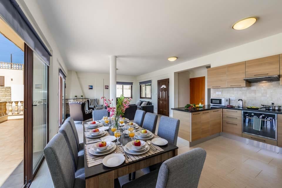 House in Pegeia - Image 3