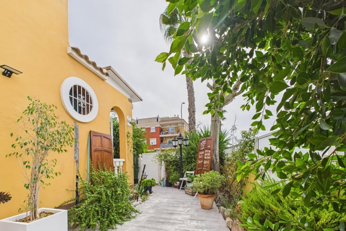 House in Los Alcazares - view 1