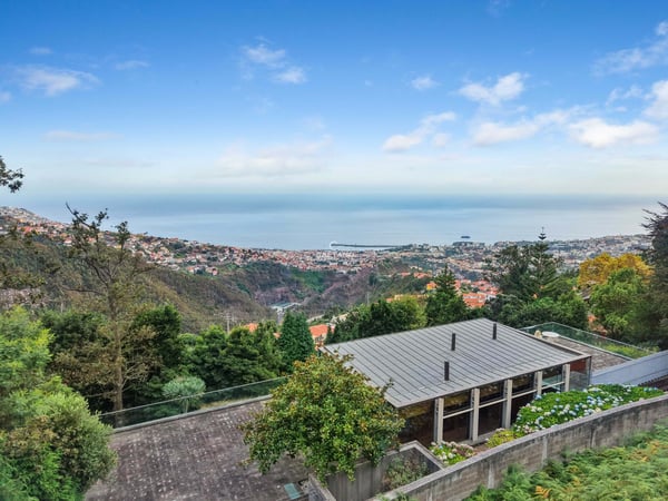 Villa in Funchal - view 1