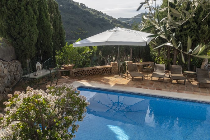 Villa in Sayalonga - view 1