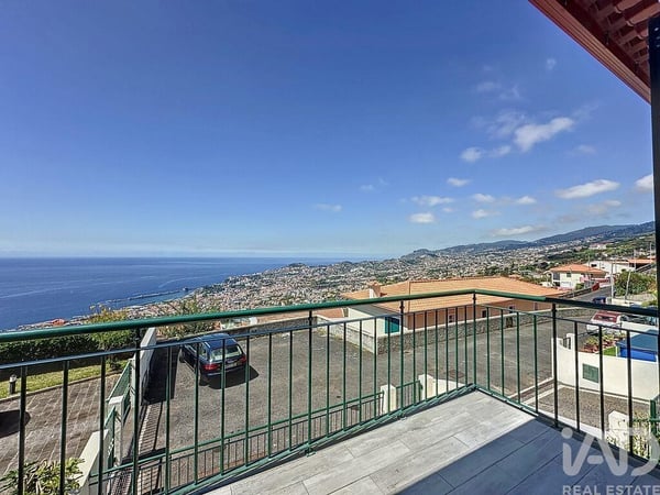 House in Funchal (Santa Maria Maior) - view 1