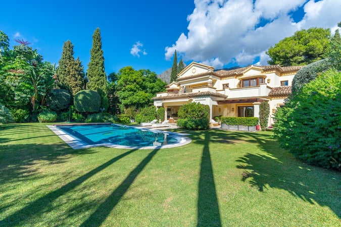Villa in Marbella - view 1
