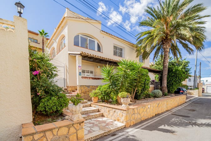 Villa in L'Albir - view 1