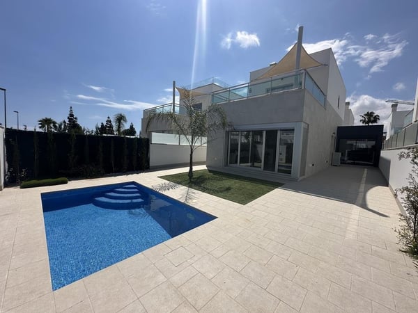 Villa in Los Alcazares - view 1