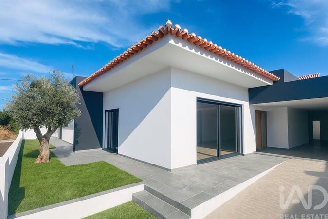 House in Ericeira - view 1