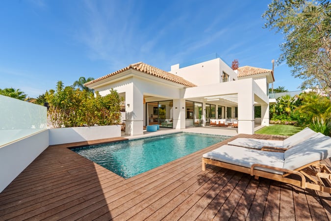 Villa in Guadalmina - view 1