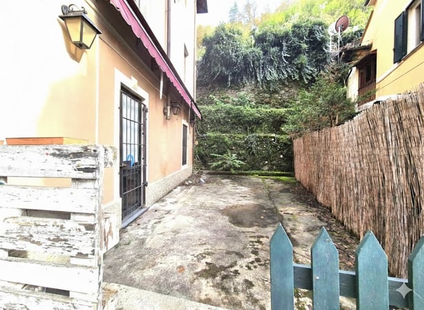House in Barga - view 1