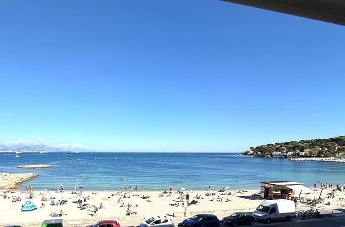 Apartment in Antibes - view 1