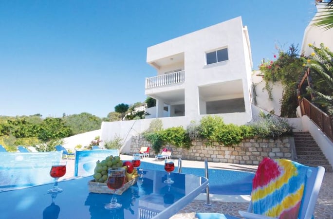 Villa in Tala - view 1