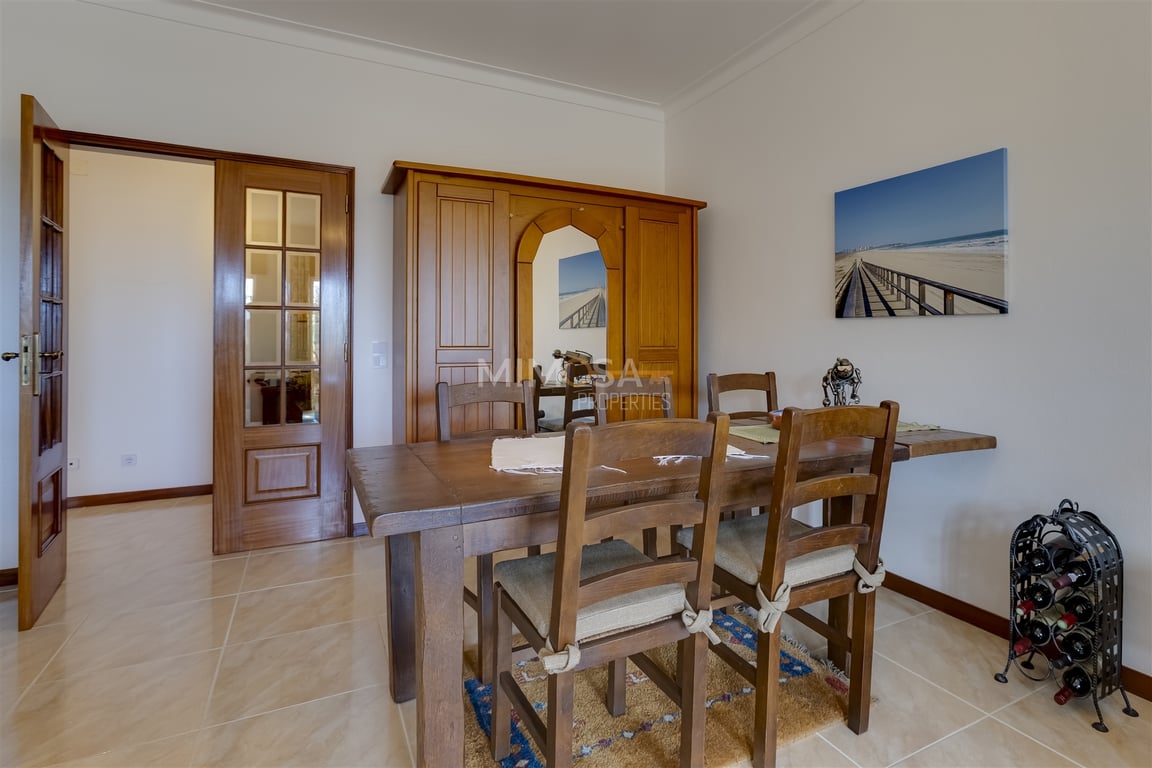 Apartment in Meia Praia - Image 3
