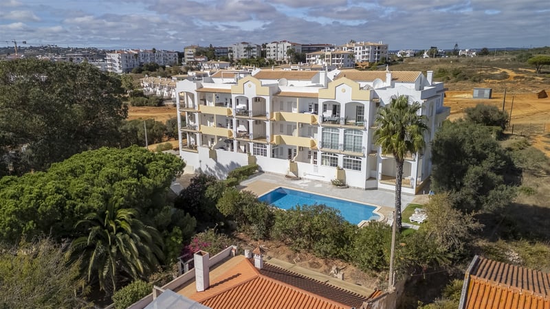 Apartment in Meia Praia - view 1